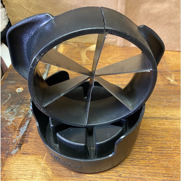 Pampered Chef 2 piece fruit veggie wedger slicer kitchen gadget tool - Picture 4 of 4